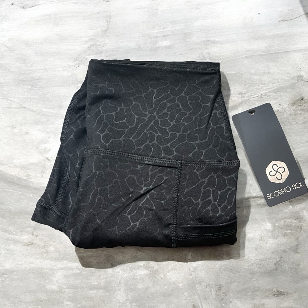 New Women’s Scorpio Sol Black Serena Pocket Black animal print leggings